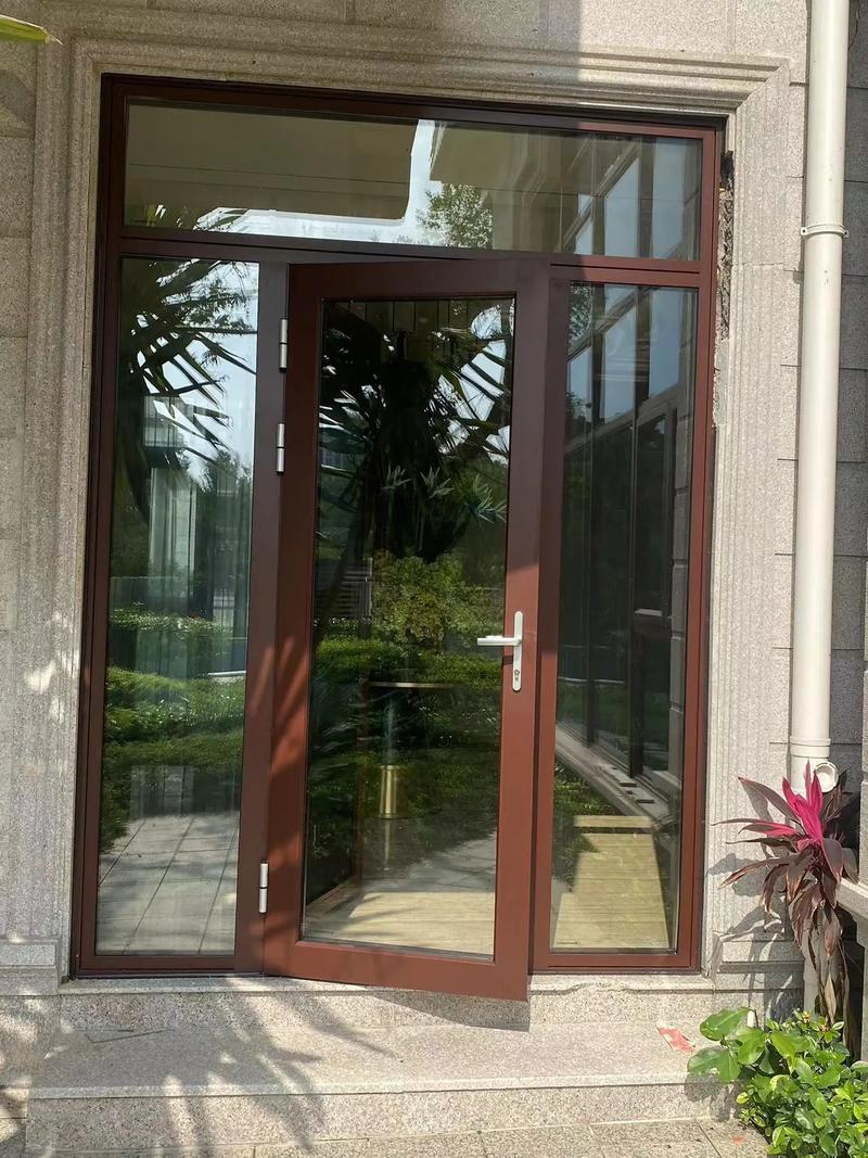 咖啡色專場 沃倫系統(tǒng)門窗，金屬門窗的藝術(shù)與實用融合